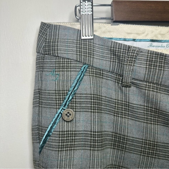 Abercrombie & Fitch Y2K Vintage Capri Pants. Gray and blue plaid. Size: 10. - Picture 3 of 7